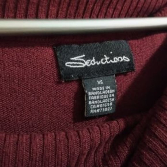 ✨SALE: 3 for $15!✨ Maroon cowl neck dress - size XS - Picture 3 of 3